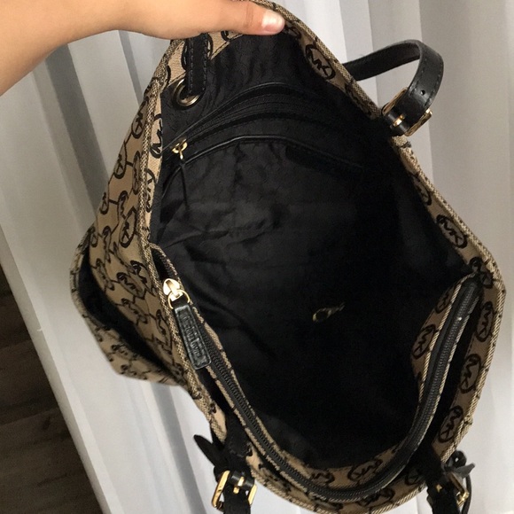 Michael Kors Signature Canvas Tote - Picture 6 of 7